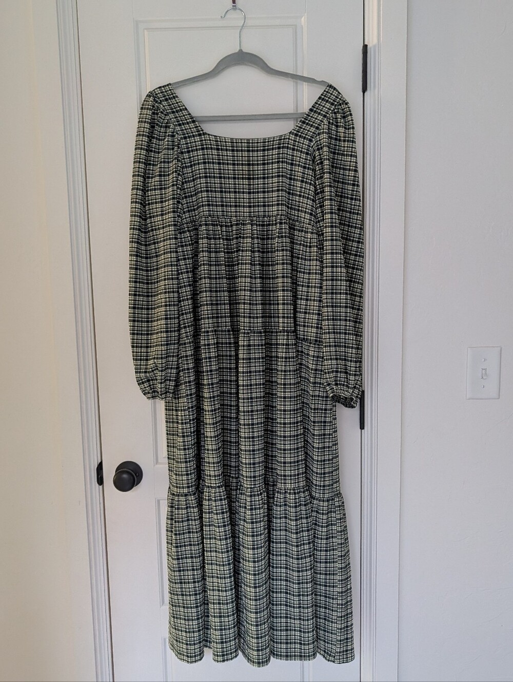 Ghospell Urban Outfitters Tiered Dress Puff Sleaves